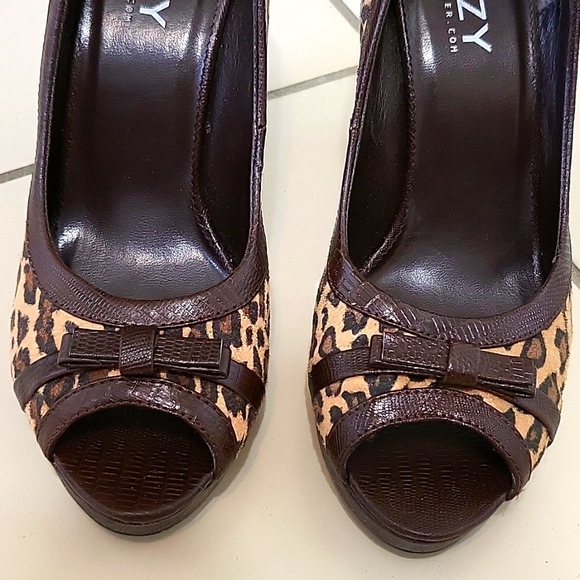 Sassy Faux-Suede Leopard Peep-Toe Heels! - Picture 8 of 10